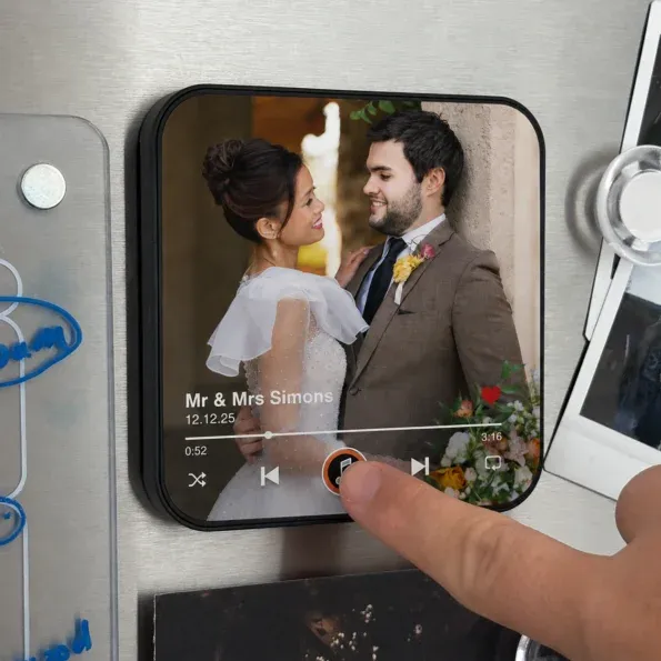 Magnetic memory keepsake preloaded with audio messages